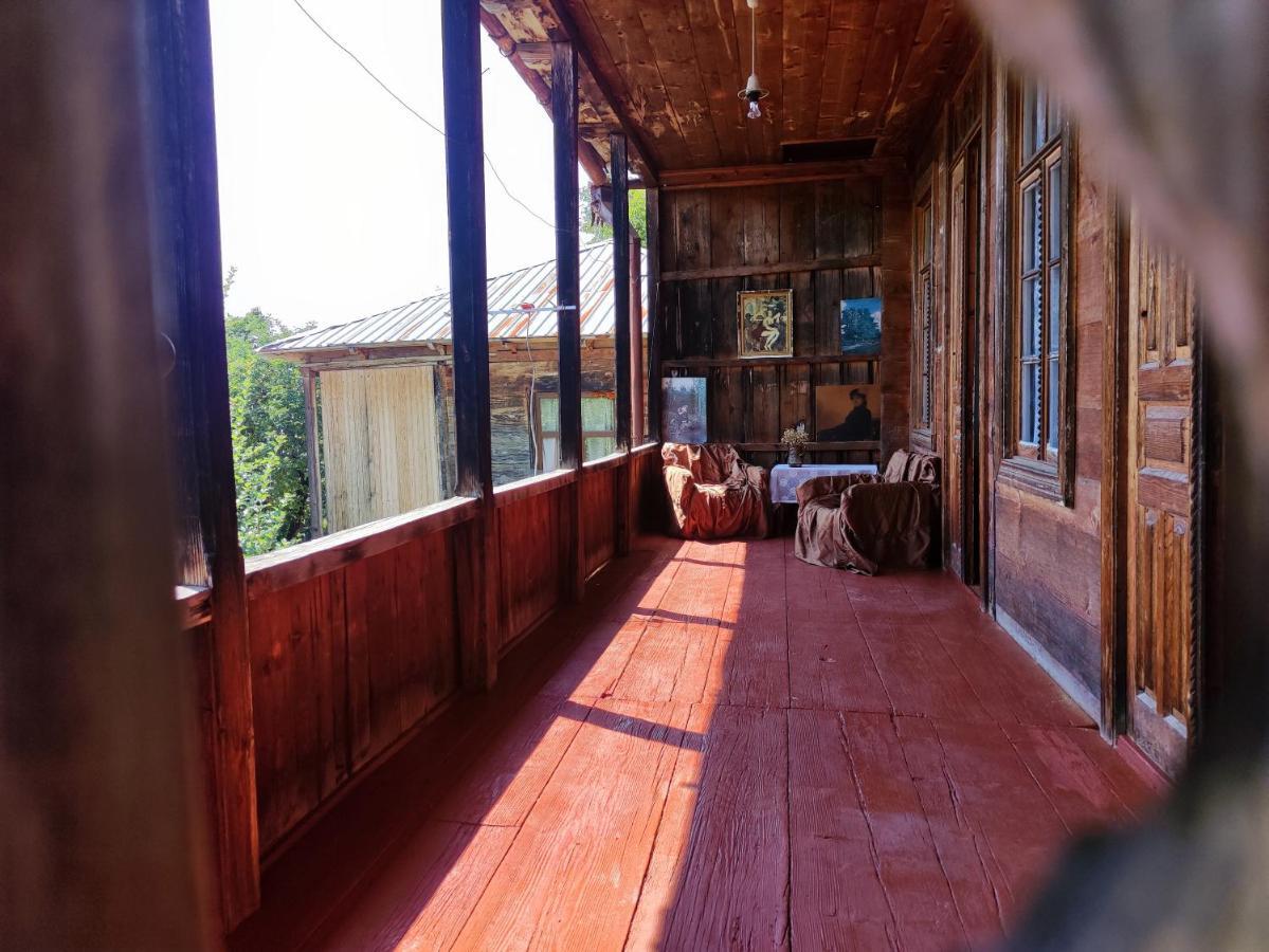 Racha Chogovadze'S Guest House Ambrolauri Exterior foto
